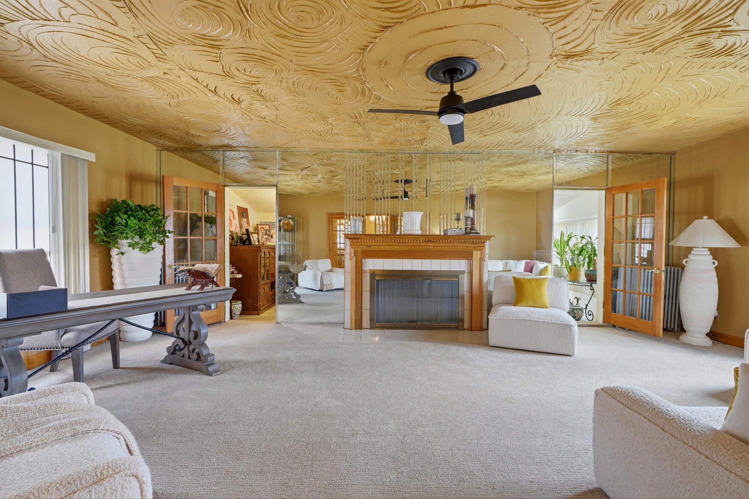 17802 Berg Road Detroit, MI 48219 - Photo 4 of 13 17802 Berg Living Room