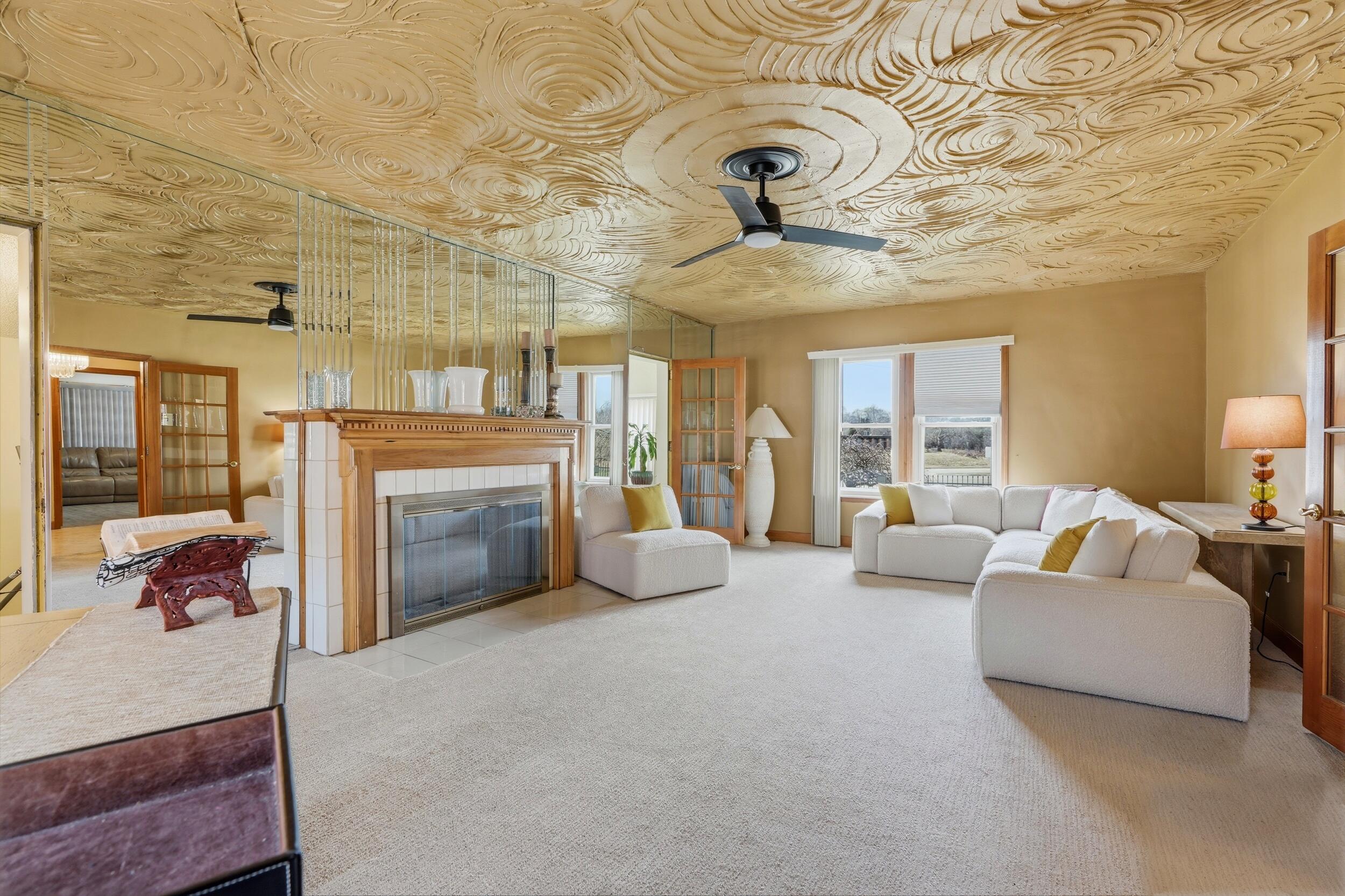 17802 Berg Road Detroit, MI 48219 - Photo 5 of 13 17802 Berg Living Room 2