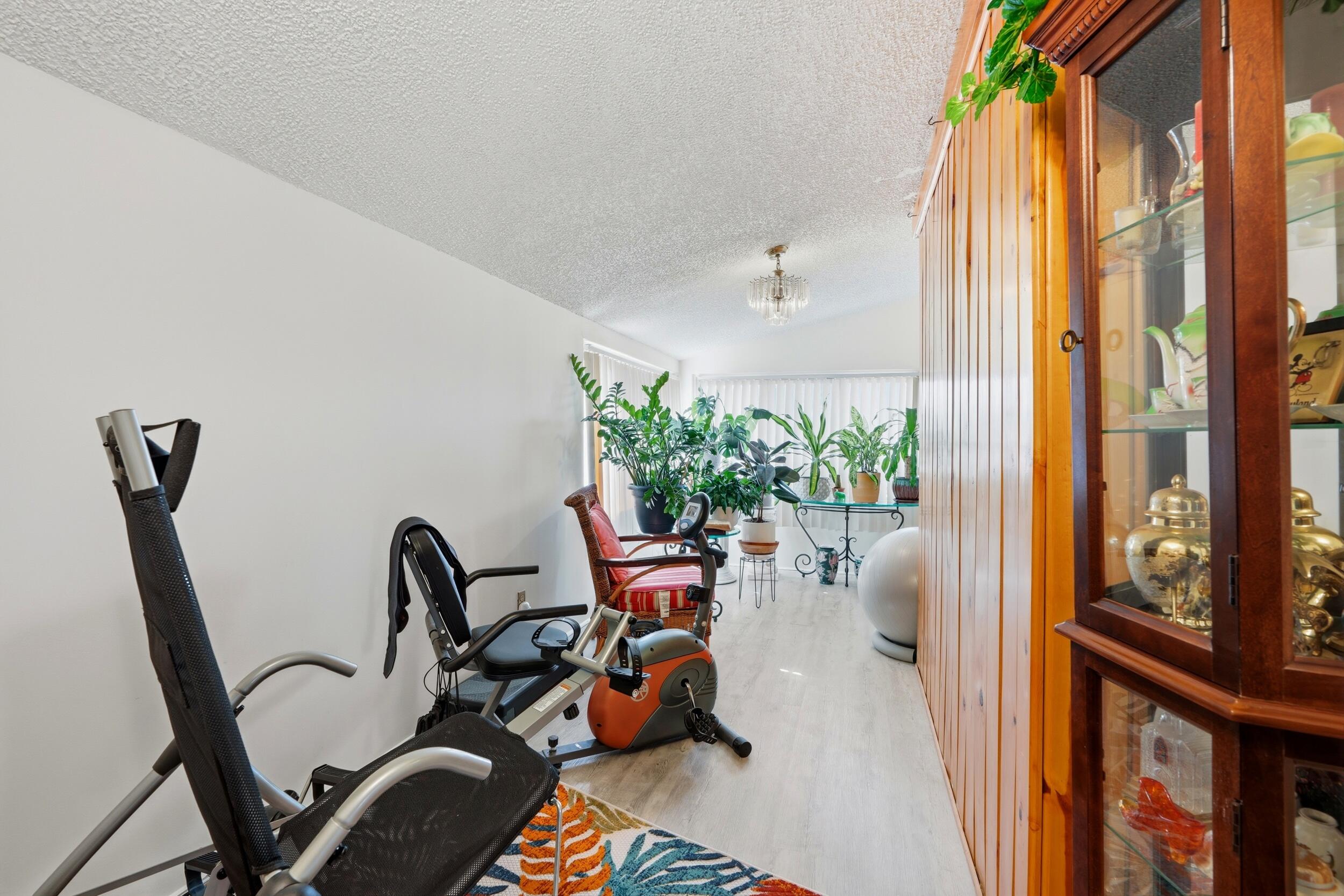 17802 Berg Road Detroit, MI 48219 - Photo 8 of 13 17802 Berg Addition Sunroom