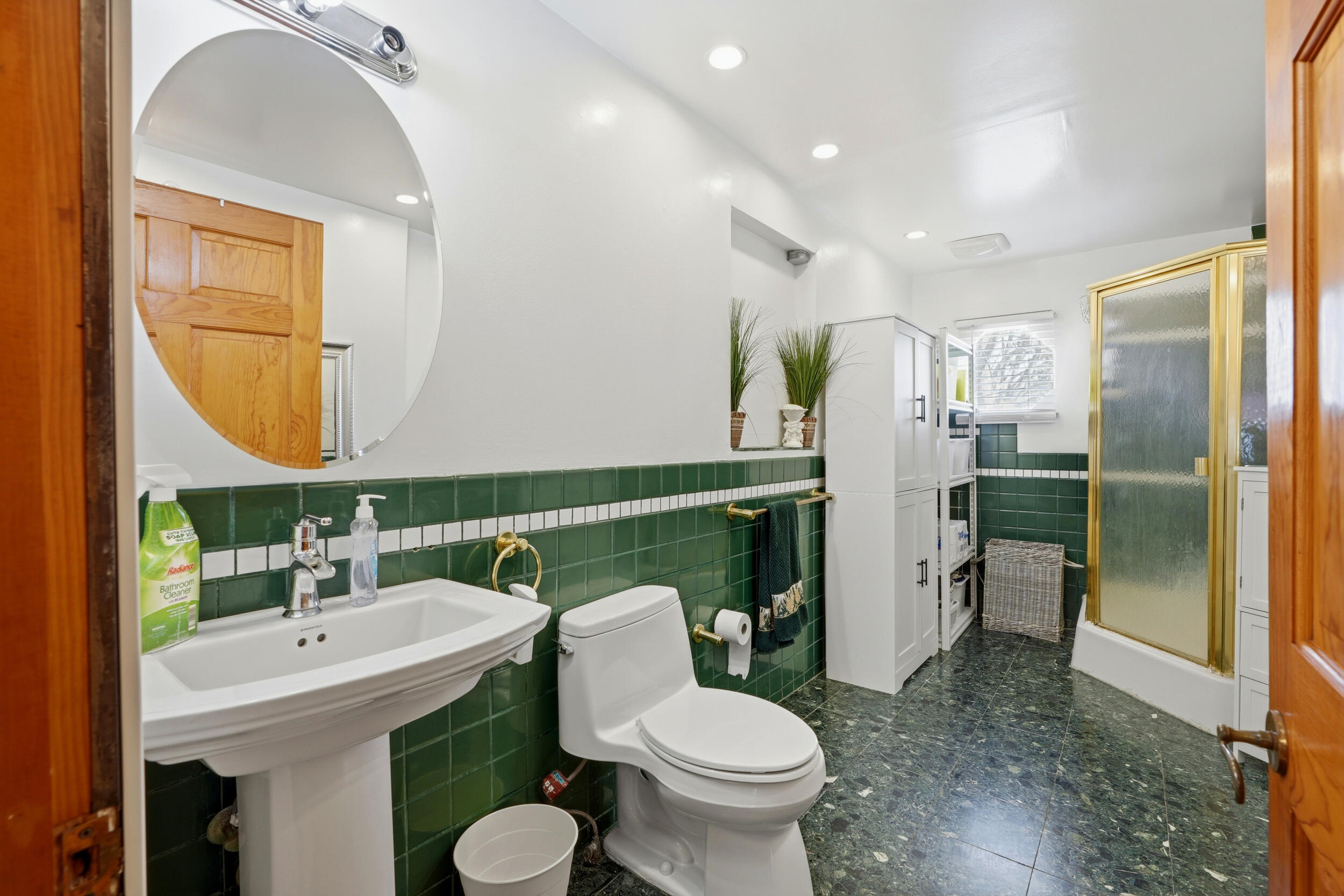 17802 Berg Road Detroit, MI 48219 - Photo 9 of 13 17802 Berg Road 1st Bathroom