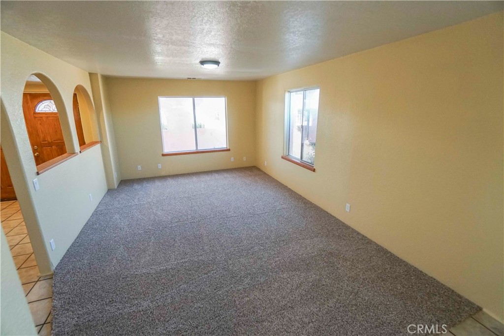 18633 Kamana Road Apple Valley, CA 92307 - Photo 11 of 50