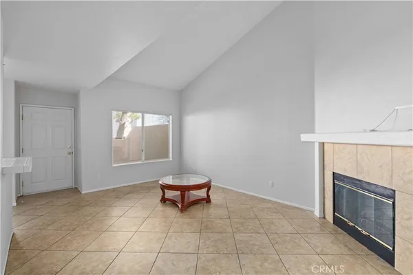 $2,700 | 39237 10th Street West, Unit C, Palmdale, CA 93551
