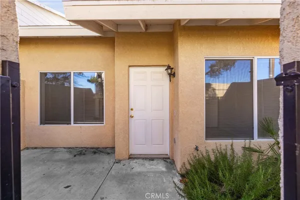 $2,700 | 39237 10th Street West, Unit C, Palmdale, CA 93551