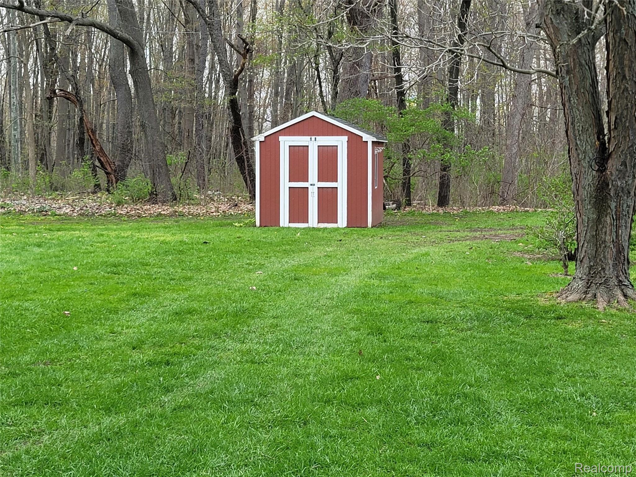 636 Argentine Road Howell, MI 48843 - Photo 7 of 38 20220508_190147.jpg
