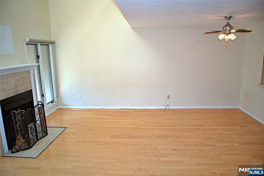 910 River Renaissance, Unit C10 East Rutherford, NJ 07073 - Photo 4 of 35 Gallery Image 4
