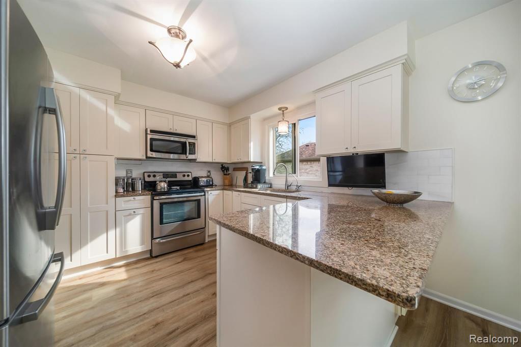 3136 Primrose Drive Rochester Hills, MI 48307 - Photo 12 of 37