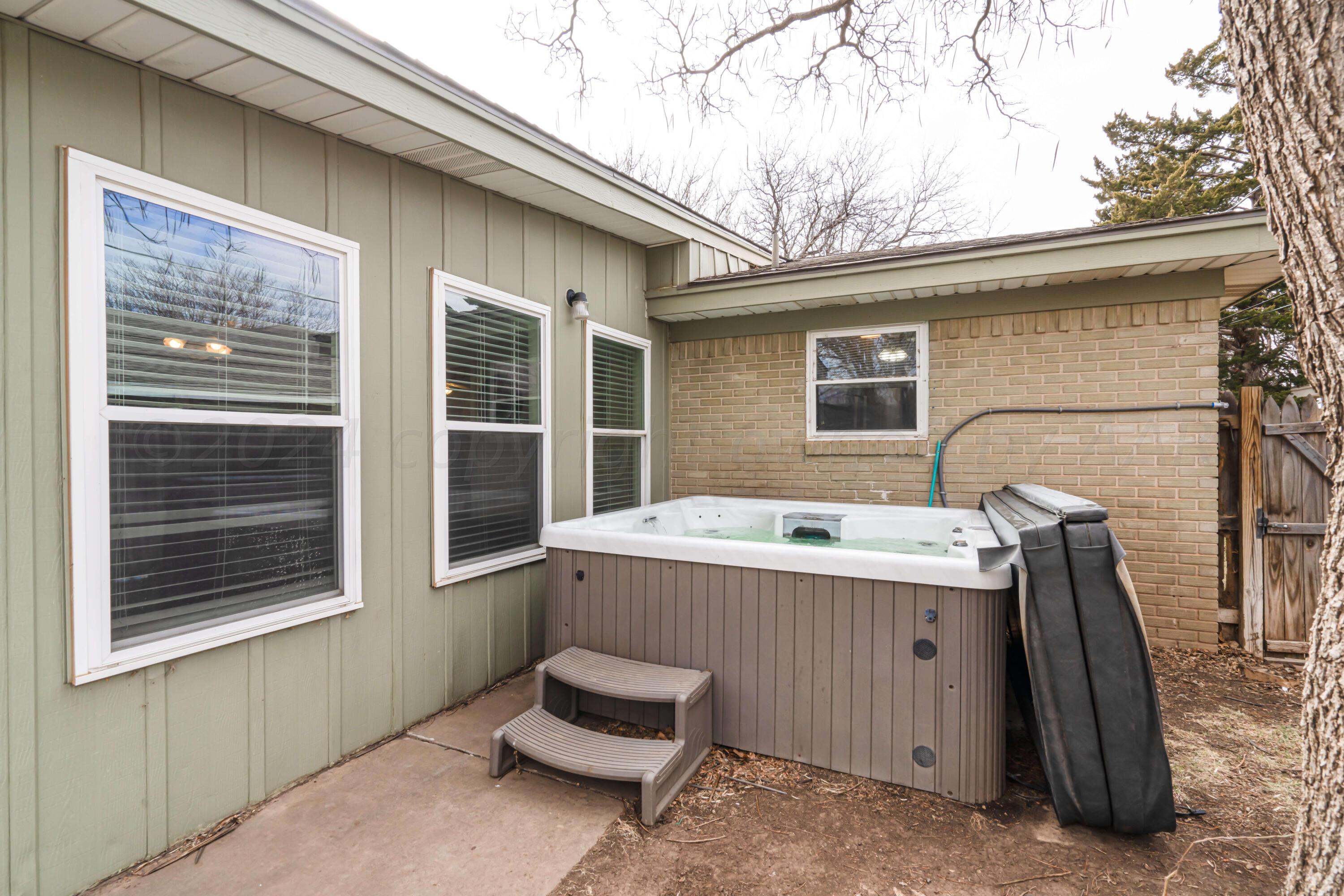4513 Mesa Circle Amarillo, TX 79109 - Photo 6 of 18 a utility room with a sink washer and dryer