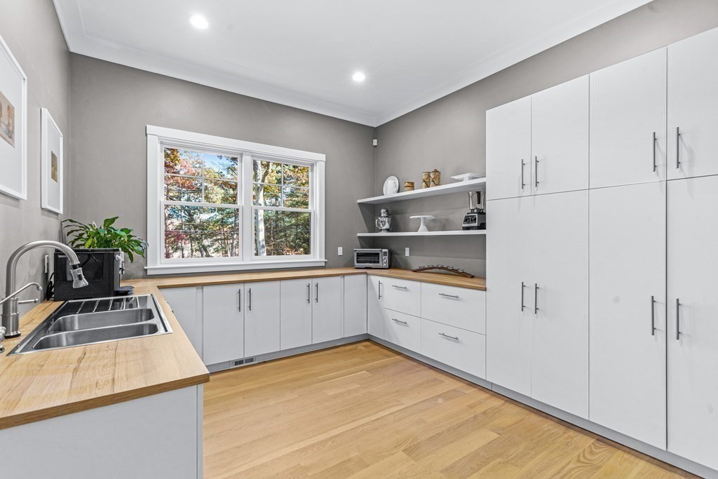 14 Beldon Road Dover, MA 02030 - Photo 8 of 32