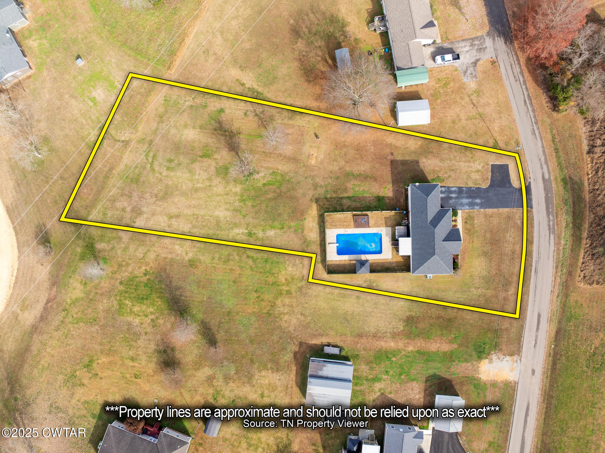 750 Northwind Loop Lexington, TN 38351 - Photo 3 of 33 a bathroom with a shower