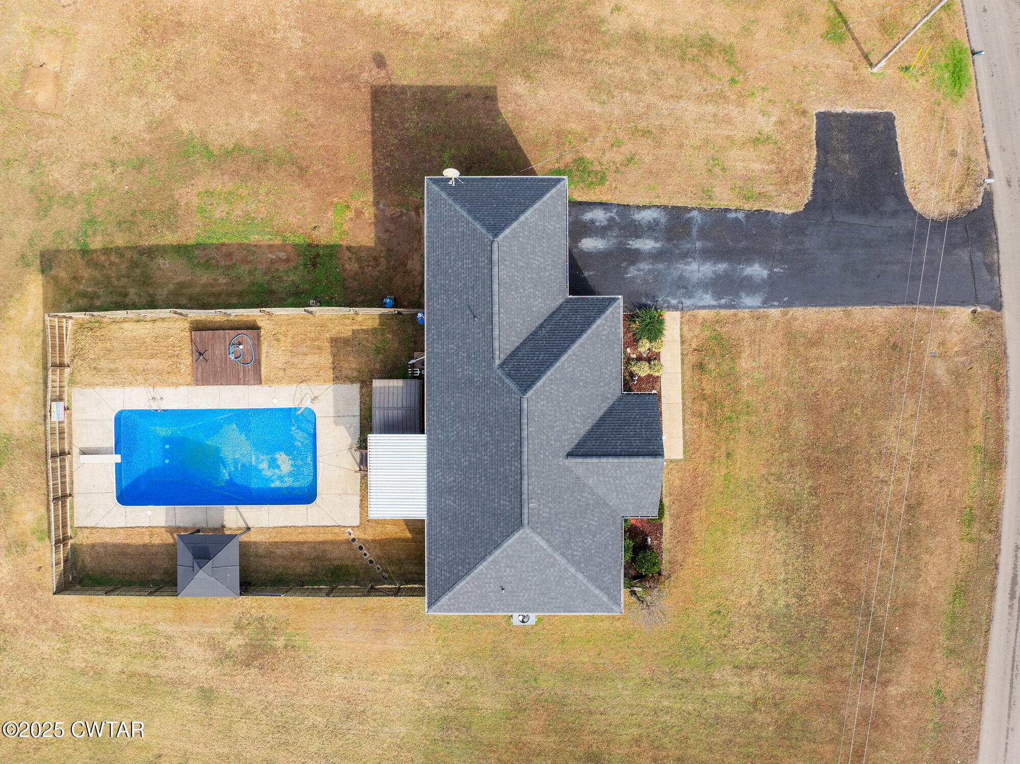 750 Northwind Loop Lexington, TN 38351 - Photo 4 of 33 an aerial view of a house with a yard