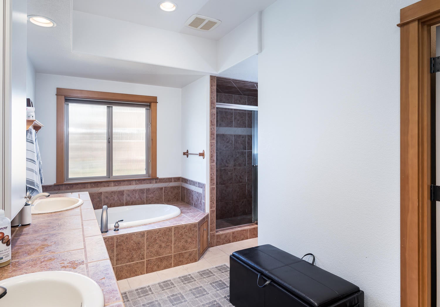 3242 Southwest 43rd Street Redmond, OR 97756 - Photo 12 of 38 Master Bathroom