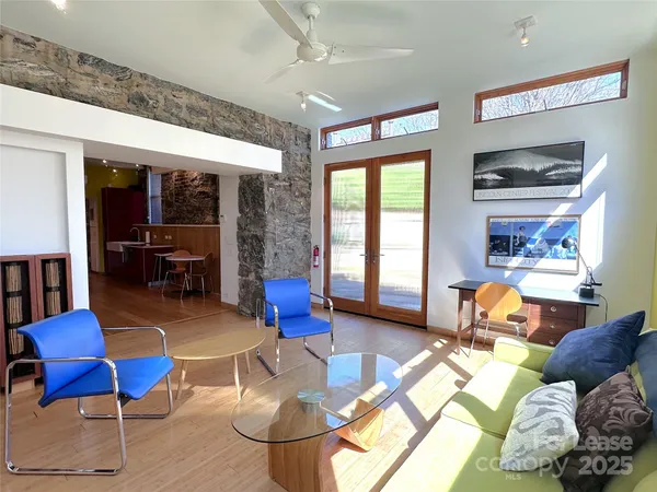 $2,250 | 130 C Biltmore Avenue, Asheville, NC 28801
