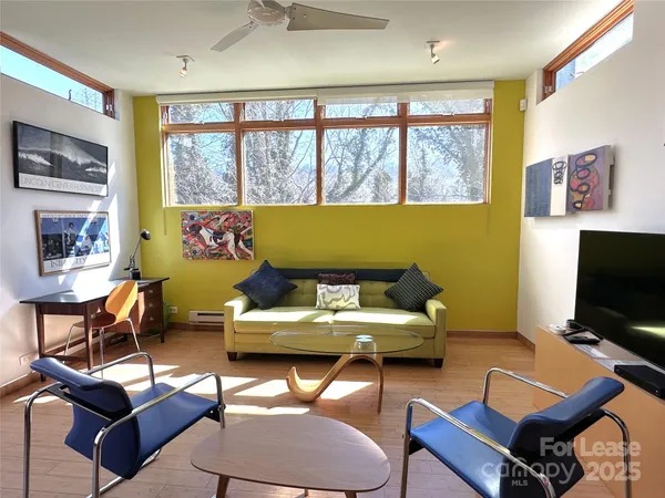$2,250 | 130 C Biltmore Avenue, Asheville, NC 28801