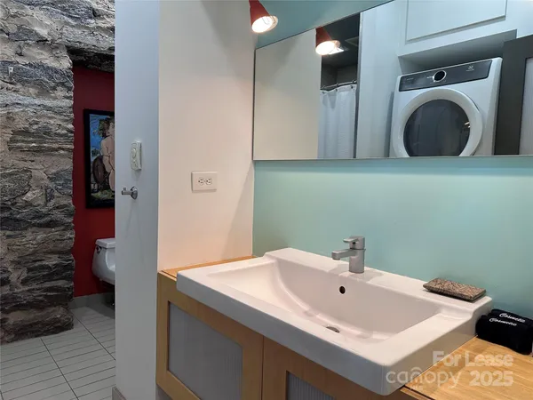 $2,250 | 130 C Biltmore Avenue, Asheville, NC 28801