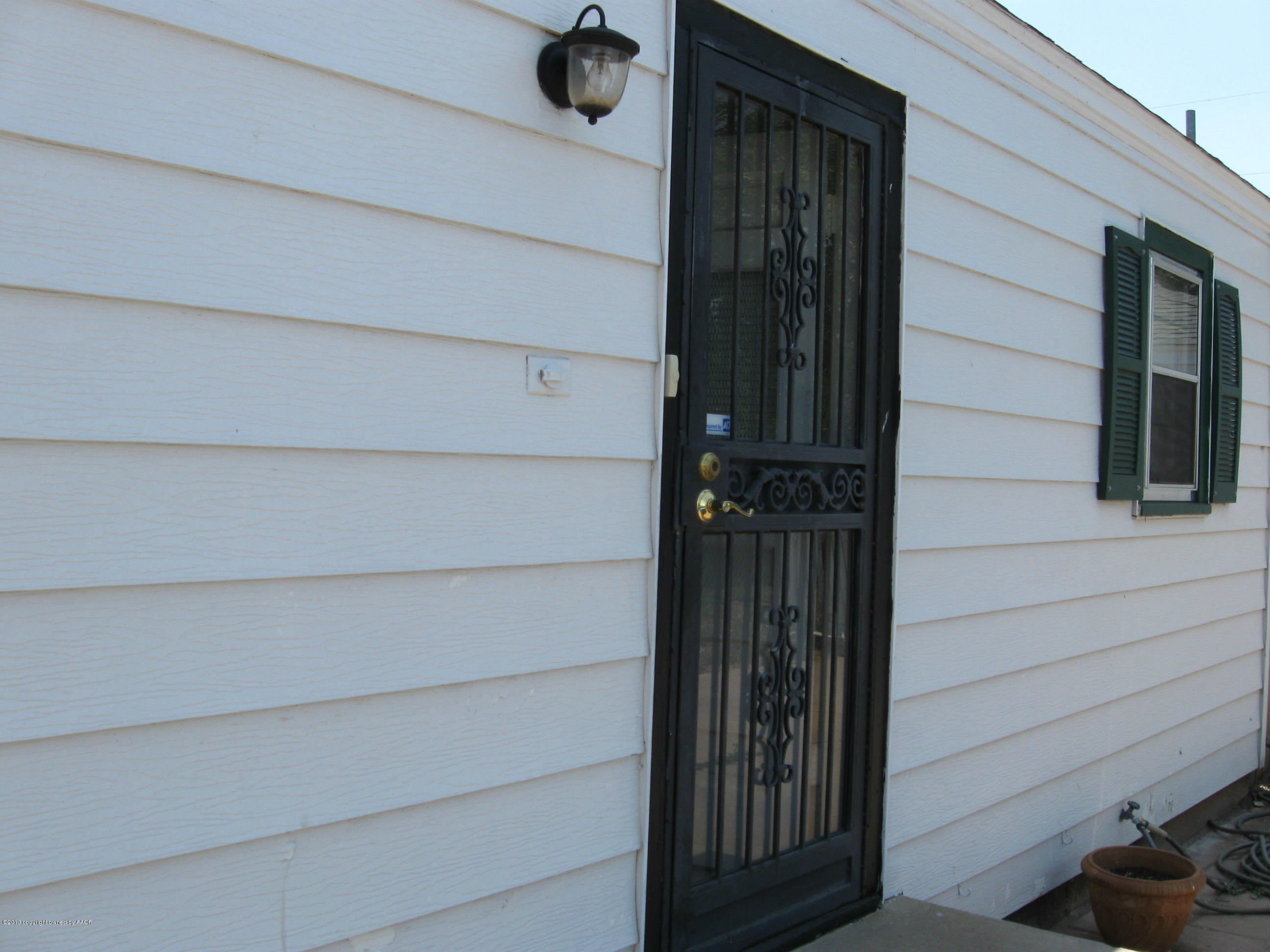 4410 South Lipscomb Street Amarillo, TX 79110 - Photo 3 of 19 a view of wooden door