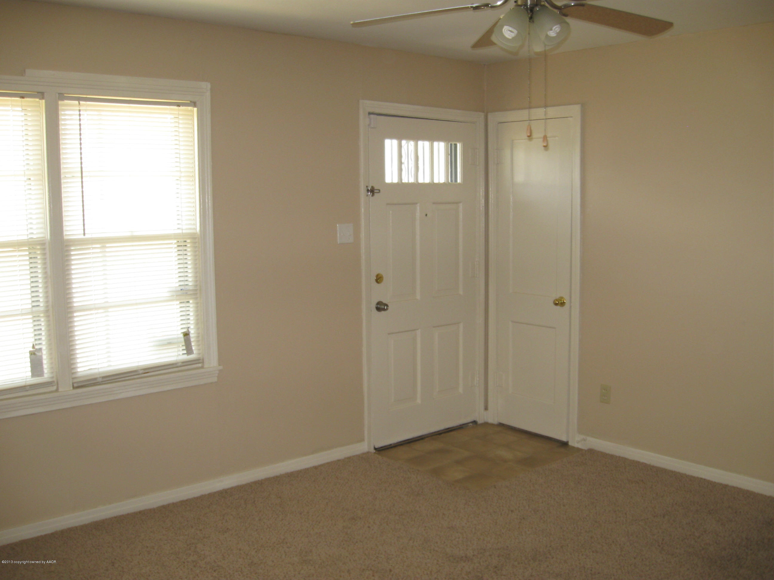 4410 South Lipscomb Street Amarillo, TX 79110 - Photo 4 of 19 an empty room that has a window