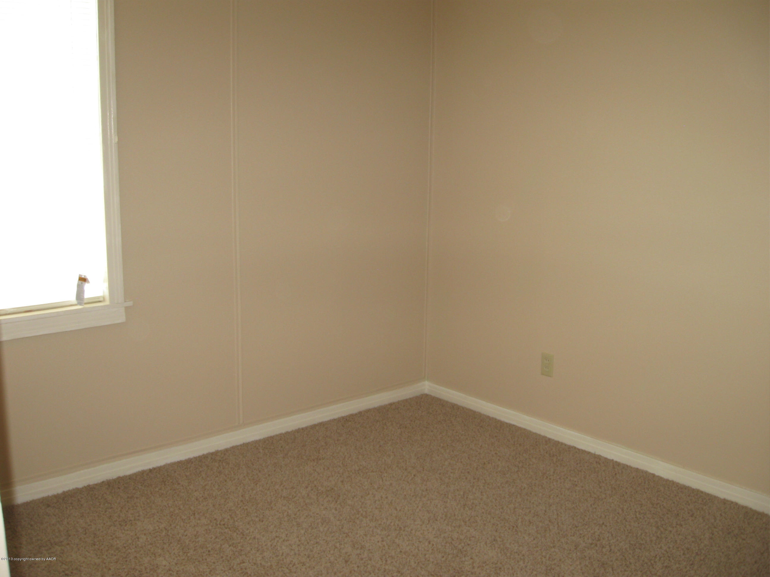 4410 South Lipscomb Street Amarillo, TX 79110 - Photo 5 of 19 a room that has a window in it