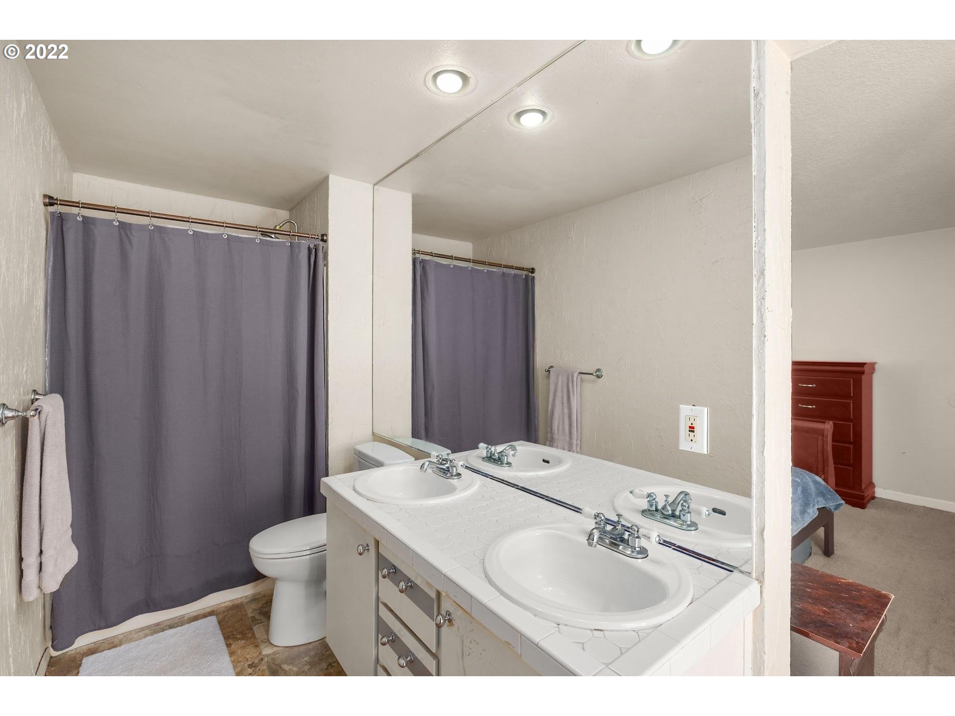 11704 Southwest Swendon Loop Tigard, OR 97223 - Photo 13 of 21 Gallery Image 13