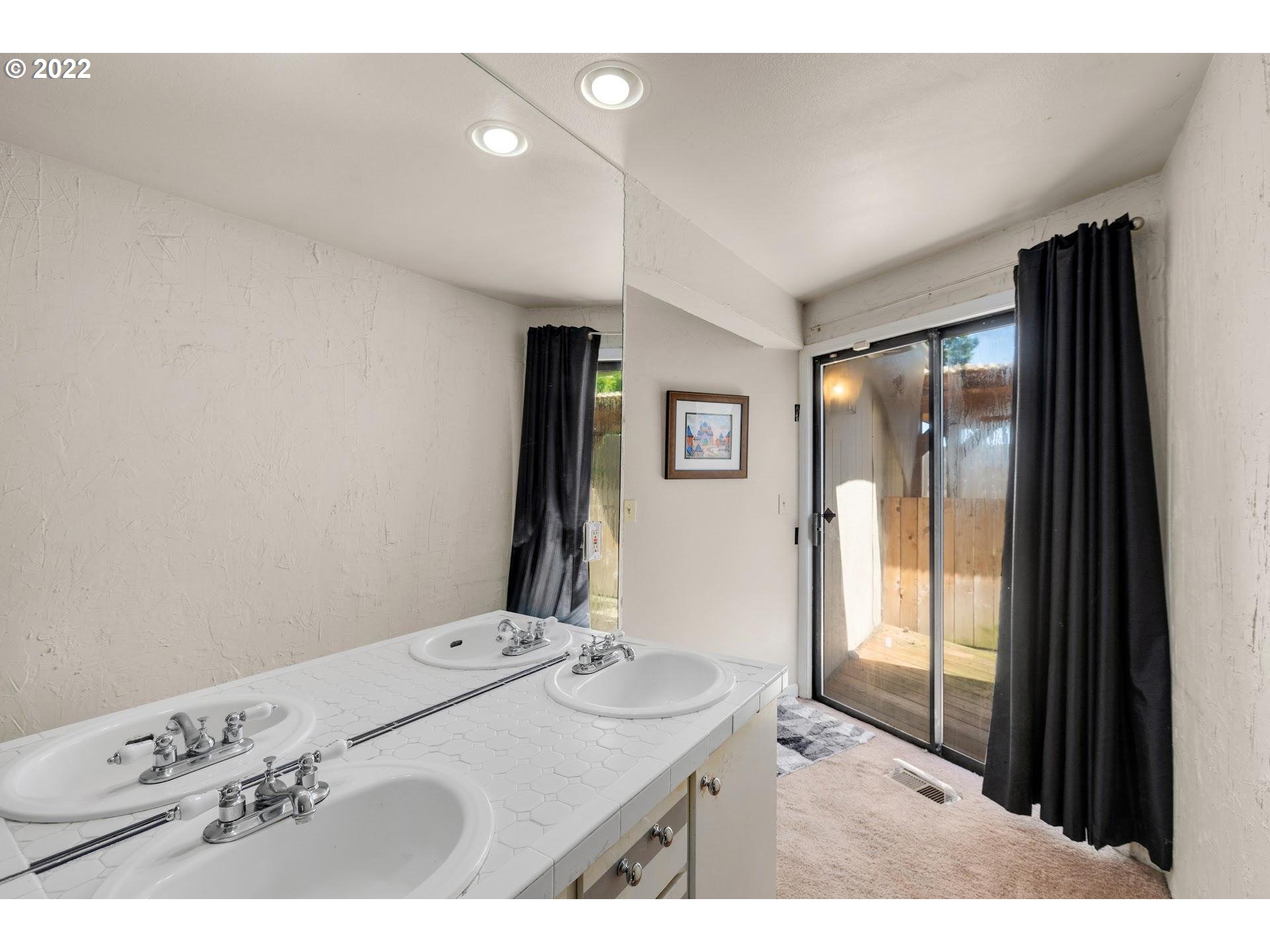 11704 Southwest Swendon Loop Tigard, OR 97223 - Photo 14 of 21 Gallery Image 14