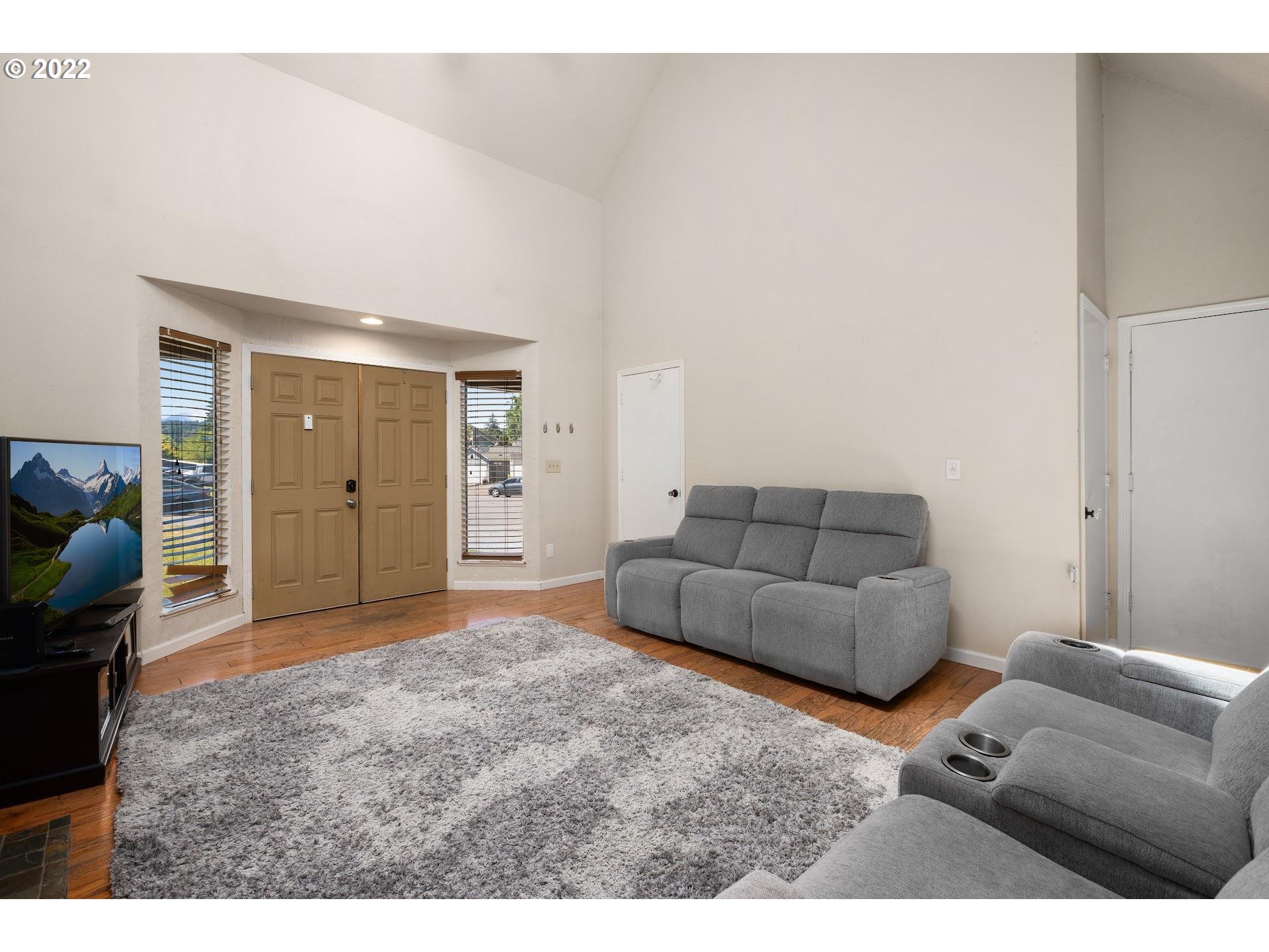 11704 Southwest Swendon Loop Tigard, OR 97223 - Photo 2 of 21 Gallery Image 2