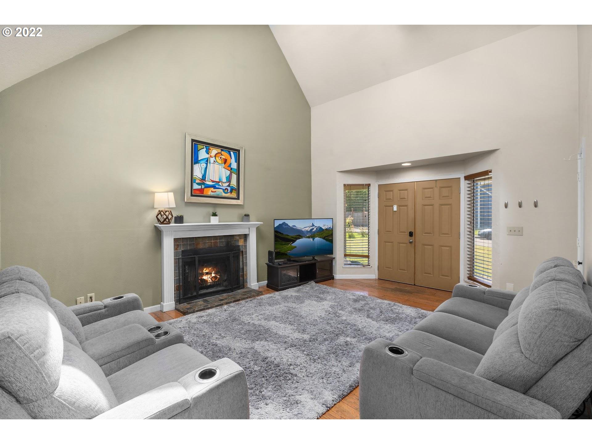 11704 Southwest Swendon Loop Tigard, OR 97223 - Photo 4 of 21 Gallery Image 4