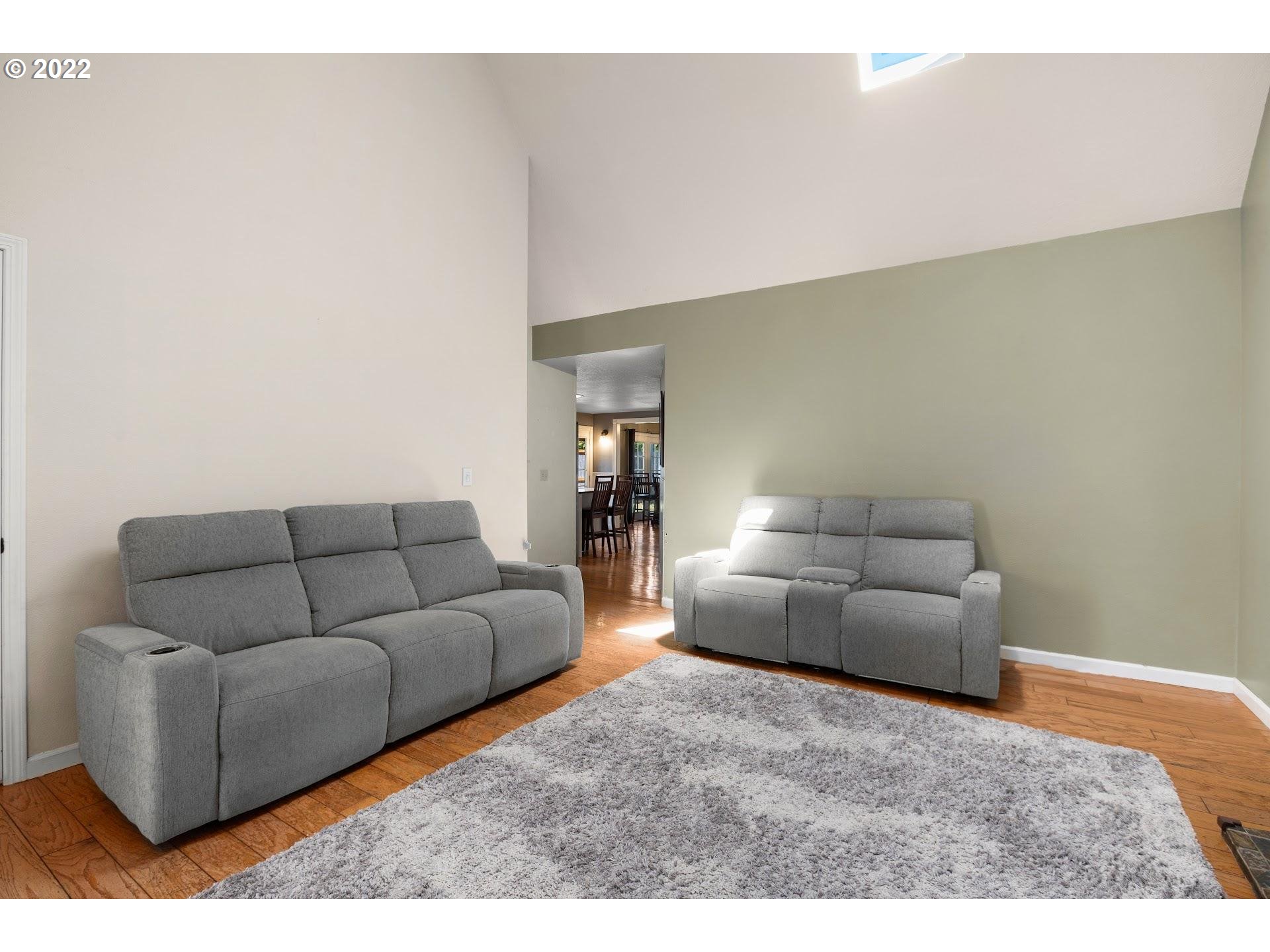 11704 Southwest Swendon Loop Tigard, OR 97223 - Photo 5 of 21 Gallery Image 5