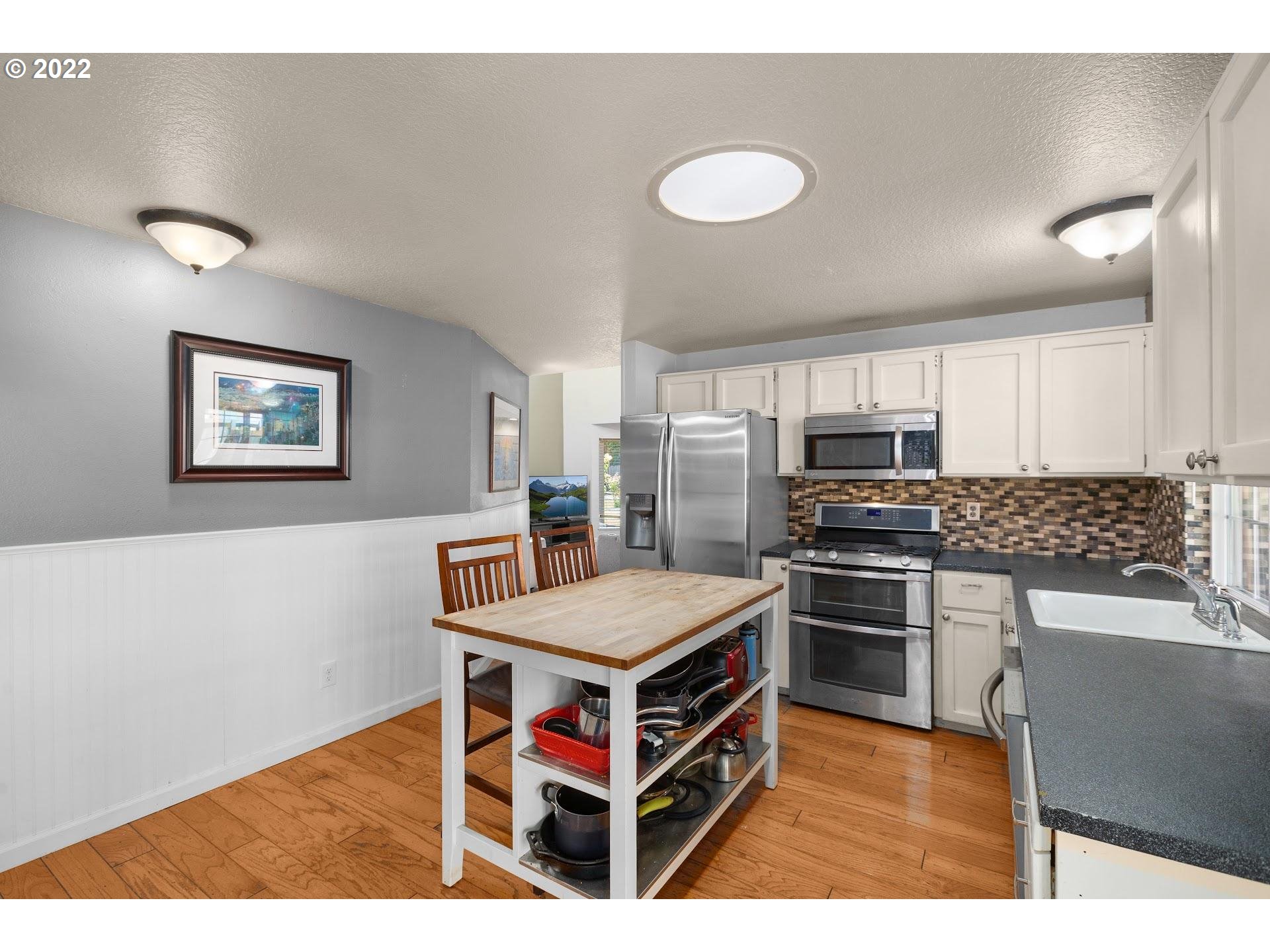 11704 Southwest Swendon Loop Tigard, OR 97223 - Photo 9 of 21 Gallery Image 9