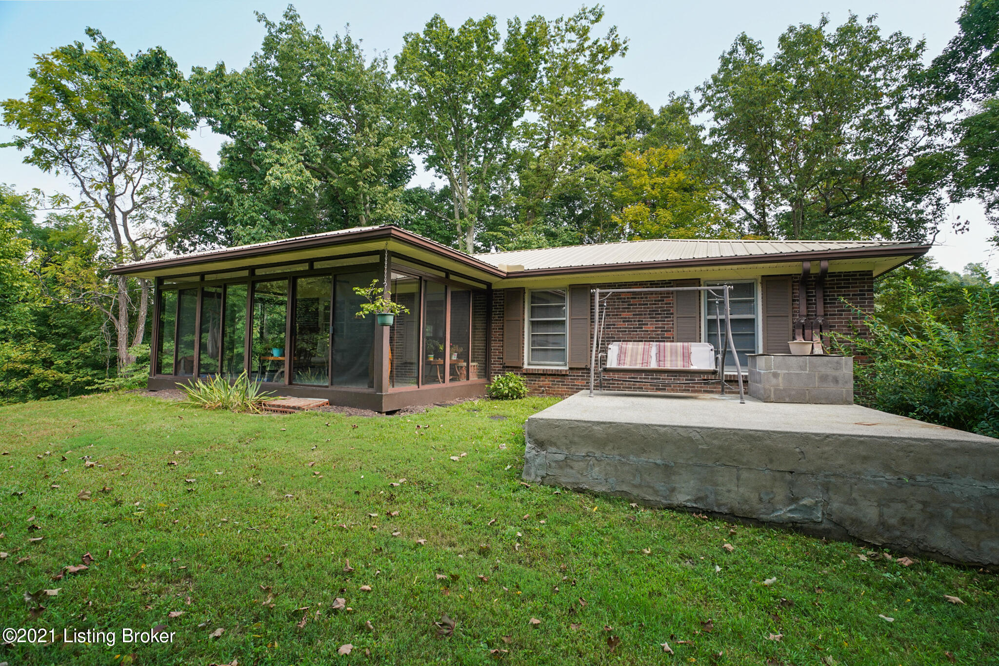454 Wolfe Road Louisville, KY 40272 - Photo 1 of 39 001-454-1