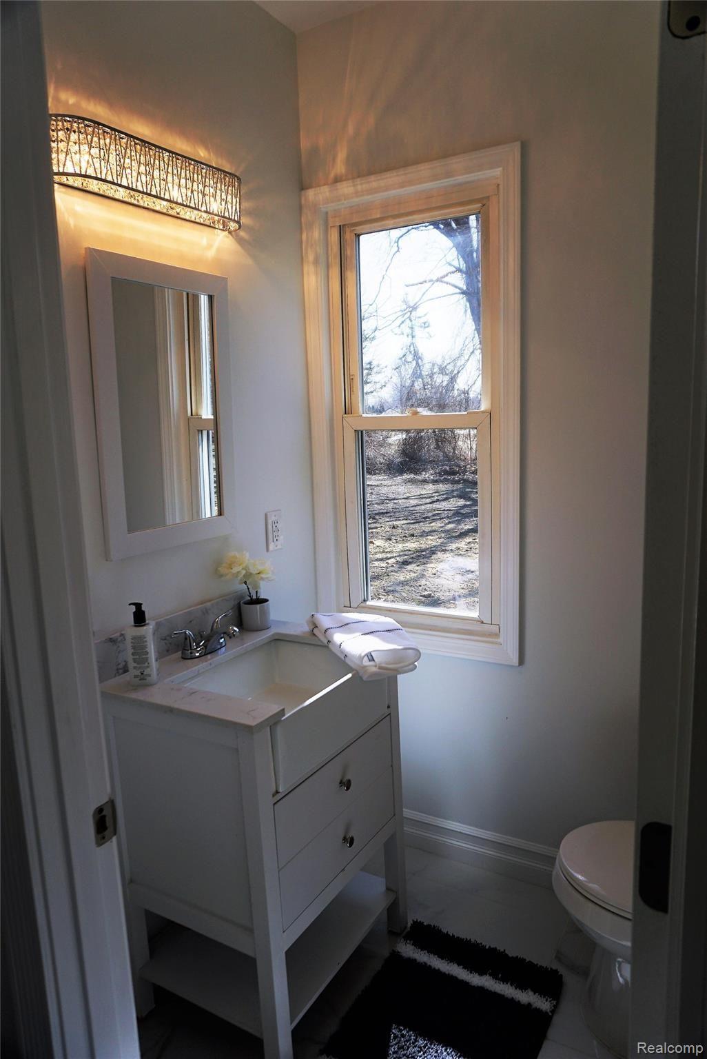 21312 Middlebelt Road New Boston, MI 48164 - Photo 15 of 24 half bath