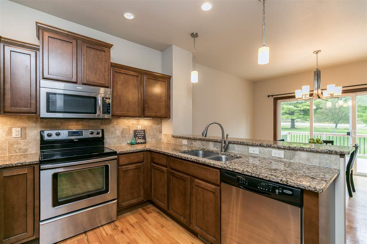 2913 Caspian Road Hiawatha, IA 52233 - Photo 17 of 49 Gallery Image 17