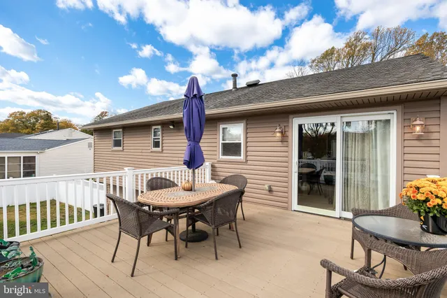 $425,000 | 33 Saratoga Road, Stratford, NJ 08084