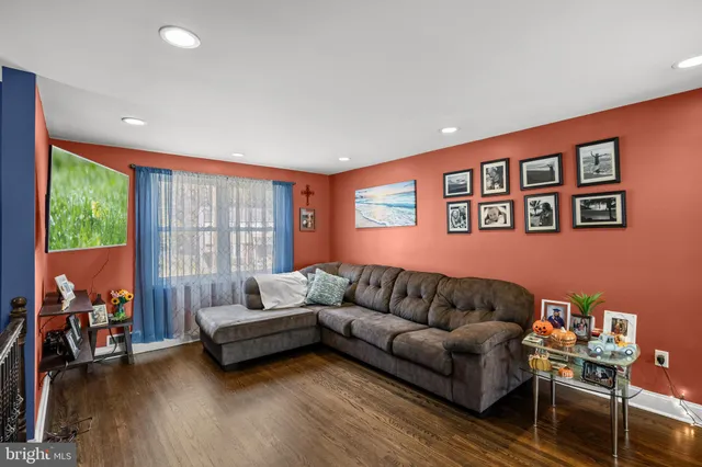 $425,000 | 33 Saratoga Road, Stratford, NJ 08084