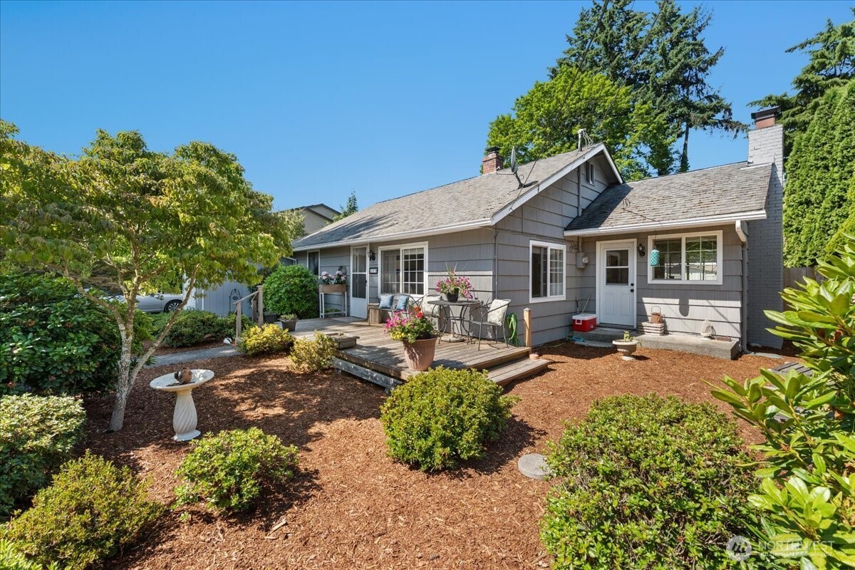 859 Southwest 132nd Street Burien, WA 98146 - Photo 4 of 37