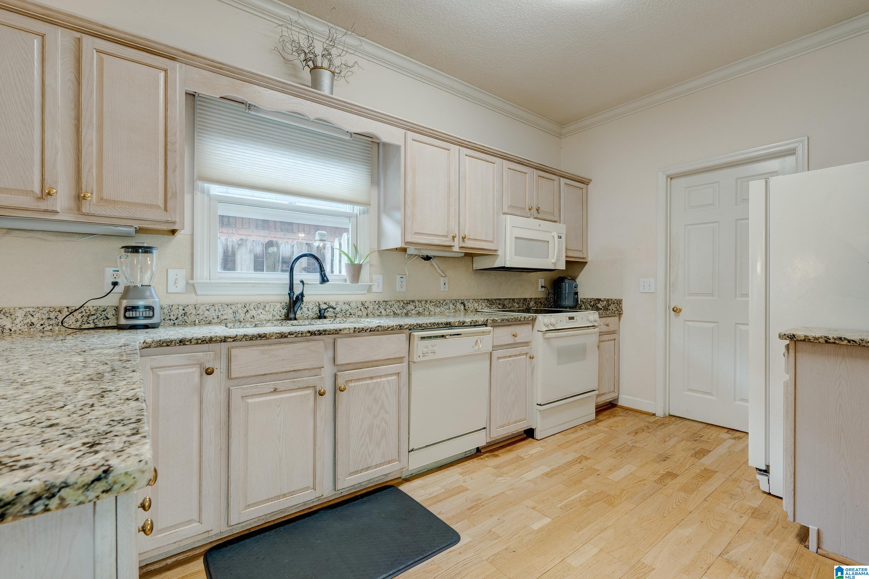 141 Paradise Lake Road Birmingham, AL 35244 - Photo 13 of 34