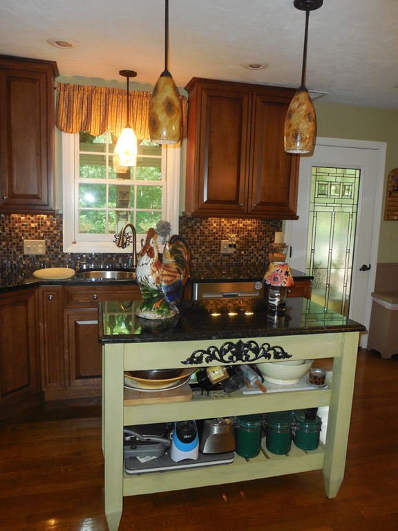 186 White Pond Road Hudson, MA 01749 - Photo 4 of 30 Gallery Image 4