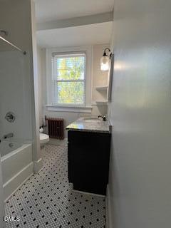 200 East Edenton Street, Unit 4 Raleigh, NC 27601 - Photo 13 of 17 a bathroom with a sink a bathtub and a mirror