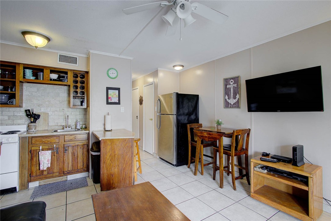 3938 Surfside Boulevard, Unit 3114 Corpus Christi, TX 78402 - Photo 4 of 20