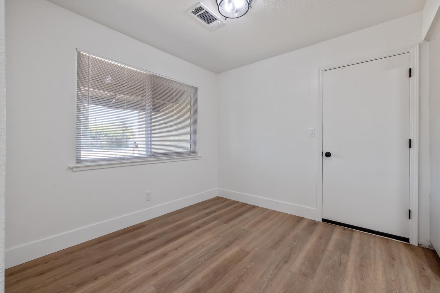 1005 Austin Street Madera, CA 93638 - Photo 11 of 28