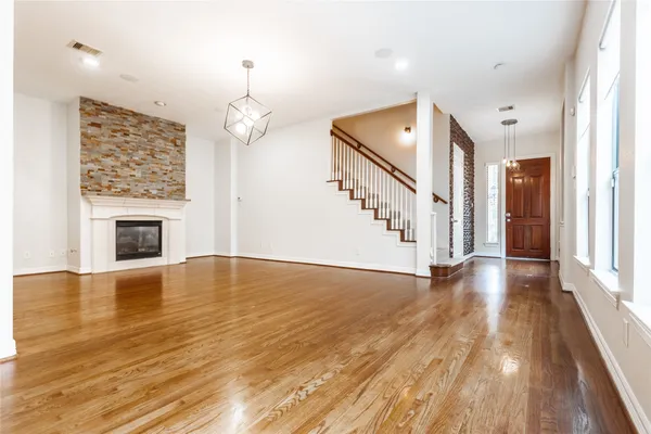 $2,790 | 2923 Royal Oaks Crest, Houston, TX 77082