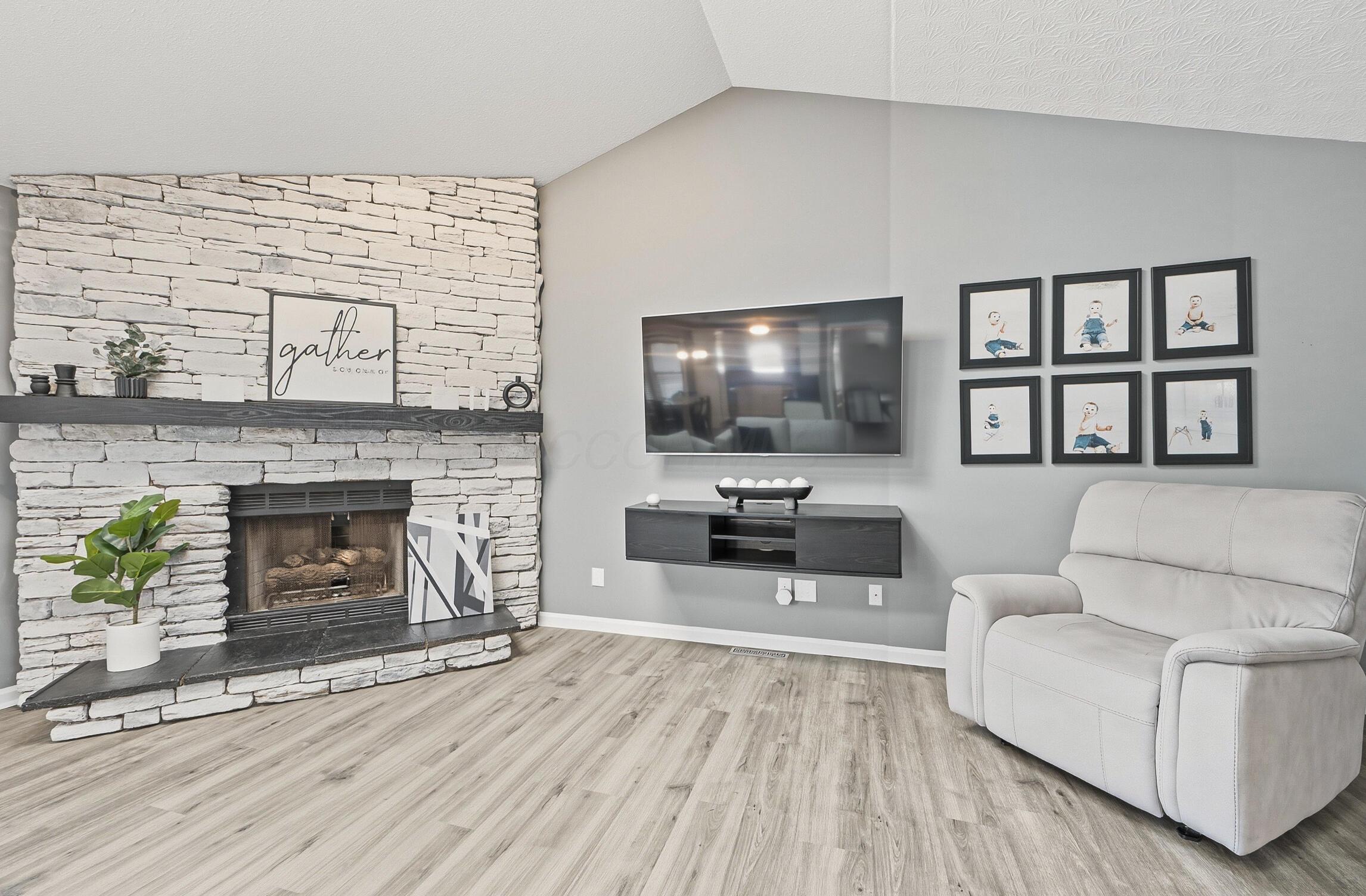 637 Ridenour Road Columbus, OH 43230 - Photo 6 of 61 Great Room