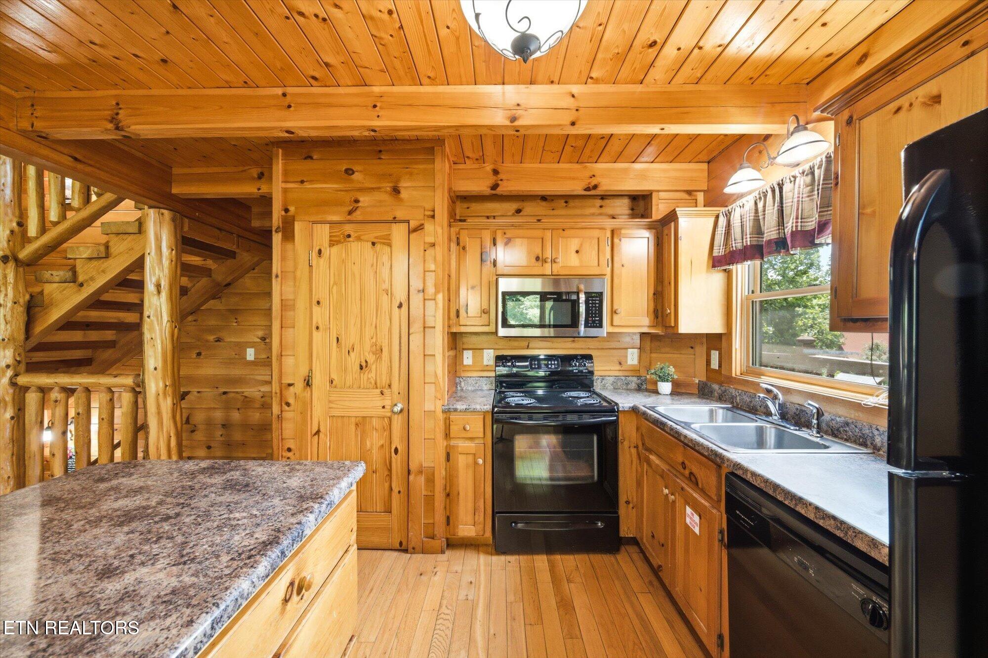 2606 Tree Top Way Pigeon Forge, TN 37863 - Photo 20 of 38 20