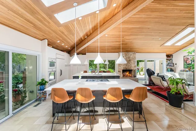 $4,249,999 | 2222 Noyack Road, Sag Harbor, NY 11963