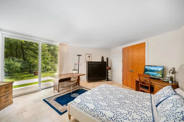 $4,249,999 | 2222 Noyack Road, Sag Harbor, NY 11963