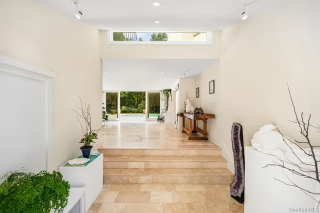 $4,249,999 | 2222 Noyack Road, Sag Harbor, NY 11963