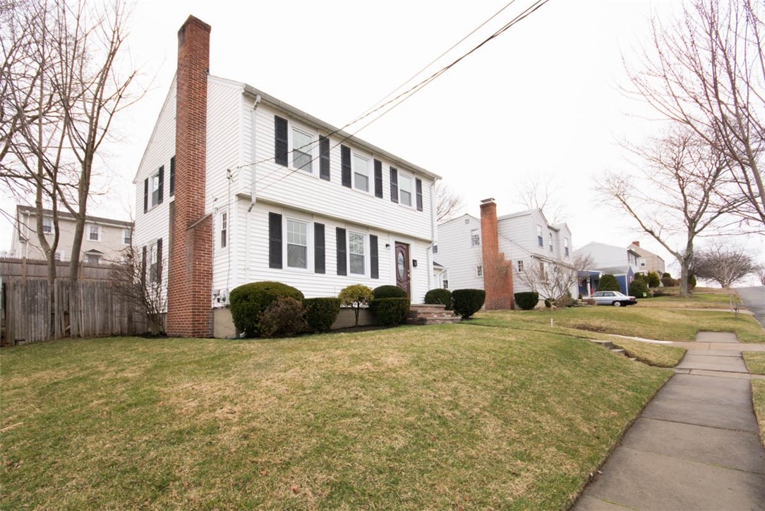 105 Bryant Road Cranston, RI 02910 - Photo 2 of 37 Gallery Image 2