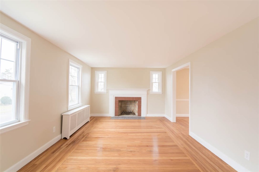 105 Bryant Road Cranston, RI 02910 - Photo 5 of 37 Gallery Image 5