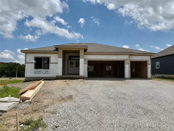 $725,000 | 7633 North Booth Avenue, Kansas City, MO 64138