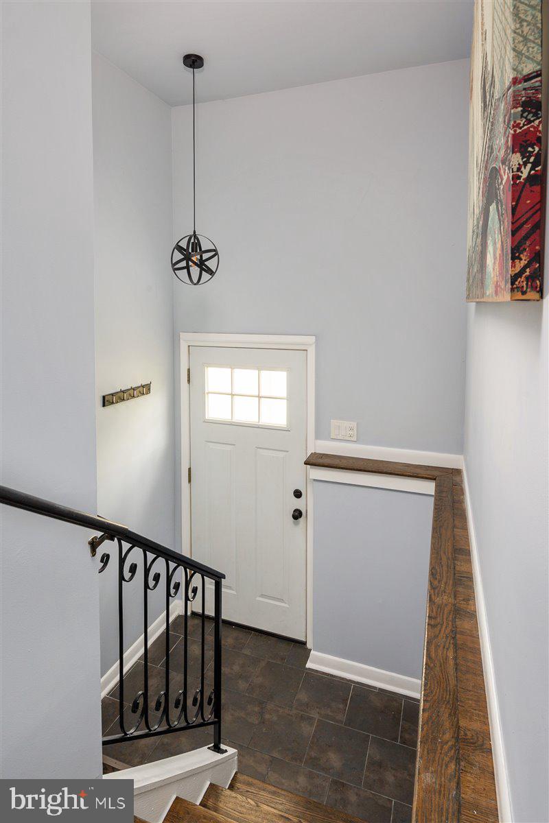 129 Brent Road Arnold, MD 21012 - Photo 5 of 39 Gallery Image 5