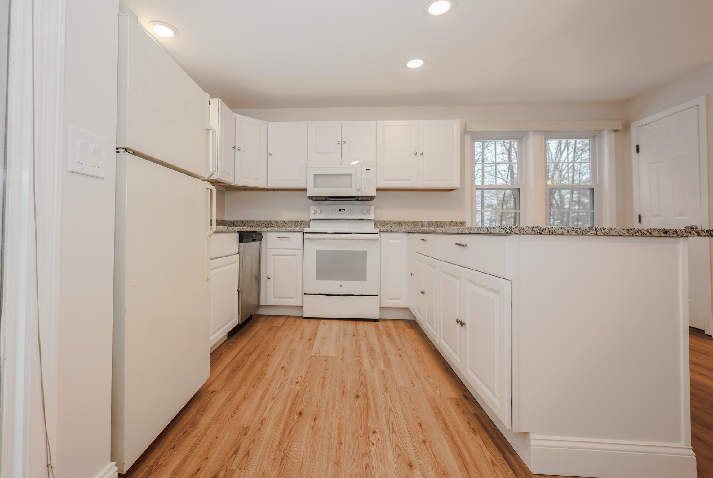 1465 Hooksett Road, Unit 10 Hooksett, NH 03106 - Photo 3 of 29 Gallery Image 3