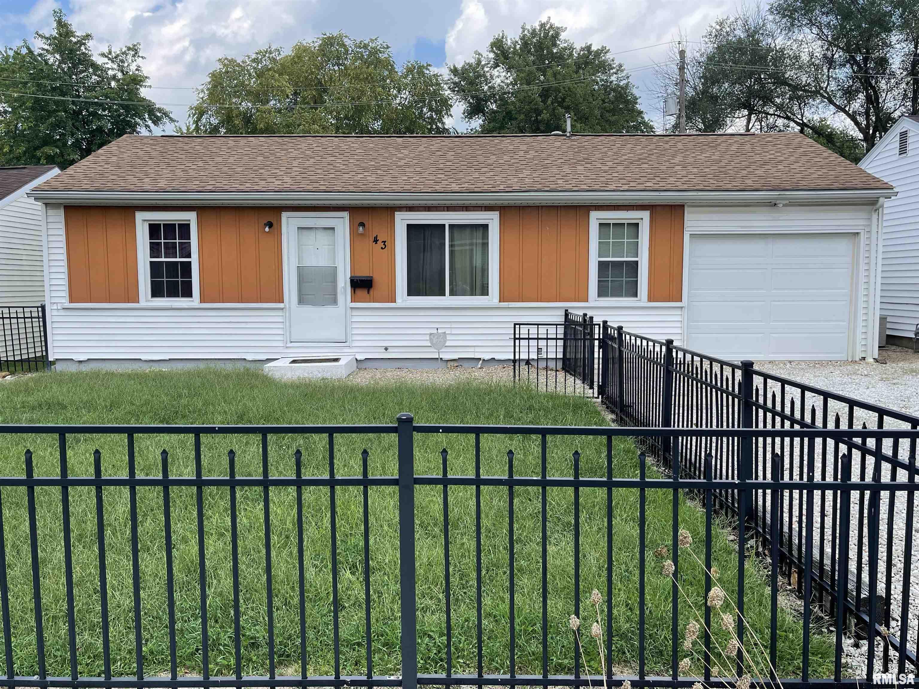 43 Lilac Lane Springfield, IL 62702 - Photo 1 of 11 Gallery Image 1